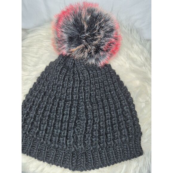 Kyi Kyi Knit Beanie with Faux Fur Pom Pom Women's - Picture 1 of 3